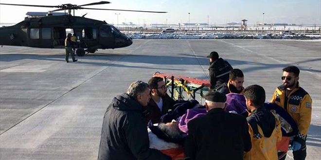 İnme teşhisi konulan kadının yardımına Mehmetçik helikopterle yetişti