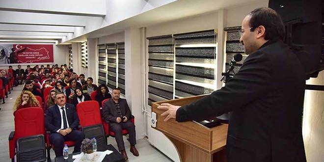ETÜ Rektörü, liselilere başarı ve kariyer dersi verdi