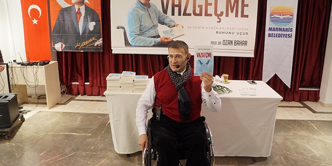 Cumhuriyet tarihinin tekerlekli sandalyedeki ilk dekanı hayatını anlattı