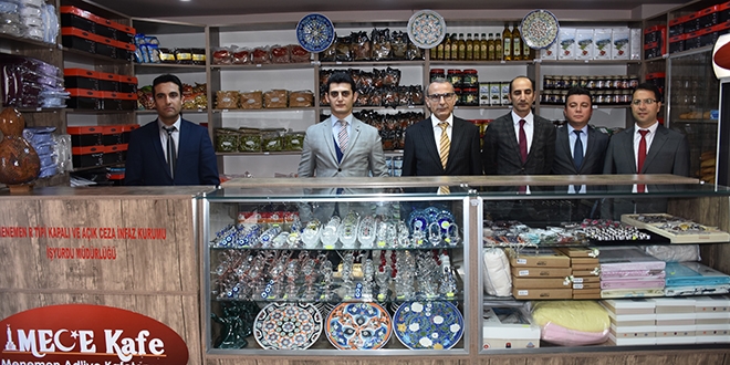 Sosyal markette mahkumların ürettikleri ürünler satılıyor