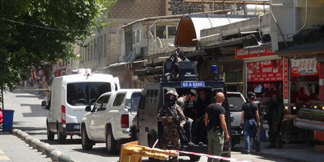 Şanlıurfa'da 20 kilogram patlayıcı bulunan otomobil imha edildi