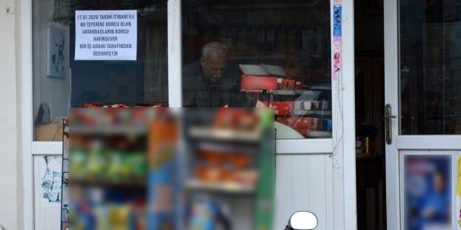 Bakkalın veresiye defterini satın alıp tüm borçları sildi