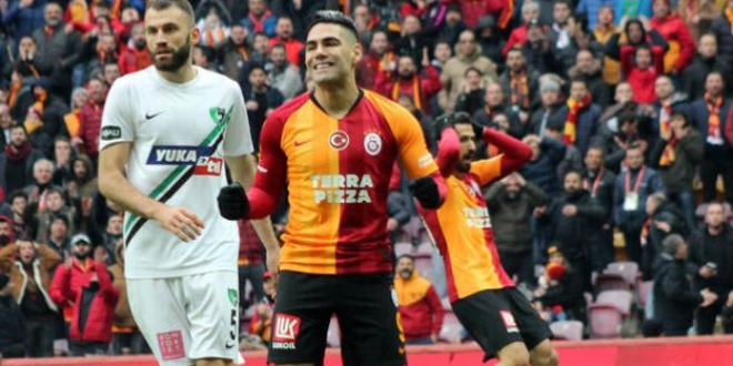 Galatasaray sezonun ikinci yarısına galibiyetle başladı