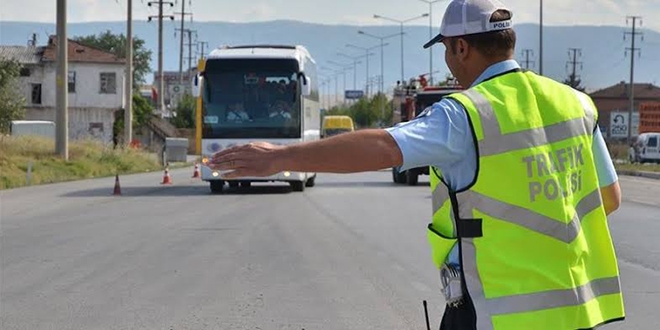 ehirler aras yolcu tayan 351 otobs trafikten men edildi