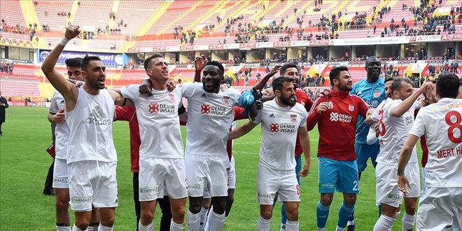Sivasspor, liderliğini sürdürüyor