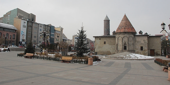 Erzurum beyaz gelinliğine hasret kaldı