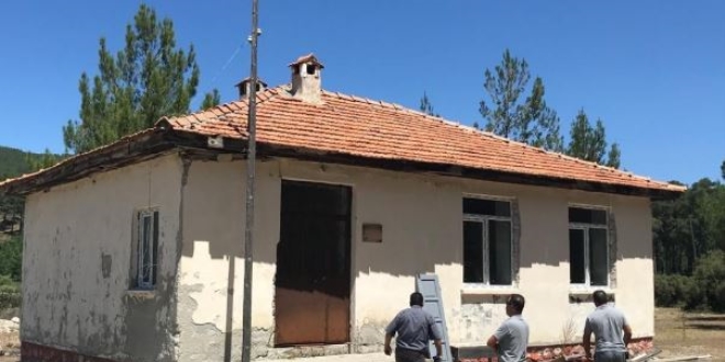 Antalya Büyükşehir, eski köy okullarını yeniliyor