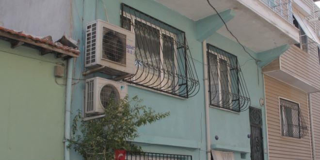 İzmir'de eski eşi tarafından vurulan kadın hayatını kaybetti