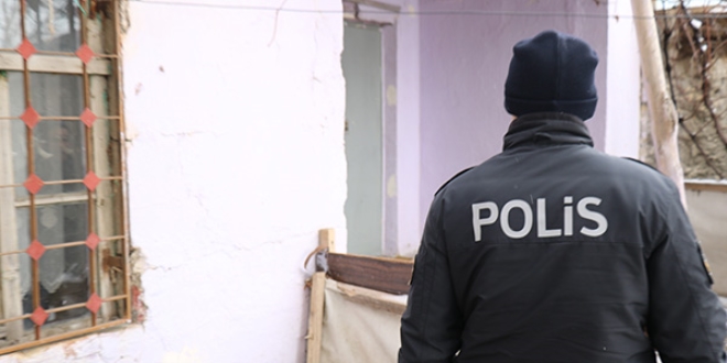 Cinnet getiren koca karısını öldürdü