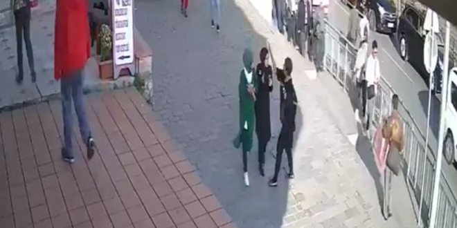 Saldırdığı başörtülü kıza mahkemede FETÖ'cü dedi