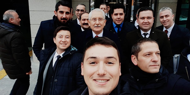YSK Başkanı Güven basın mensuplarıyla son çayını içti