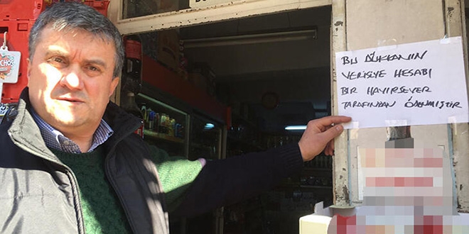 Gizemli hayırsever İzmit'te ortaya çıktı... Cama bu notu yapıştırdı