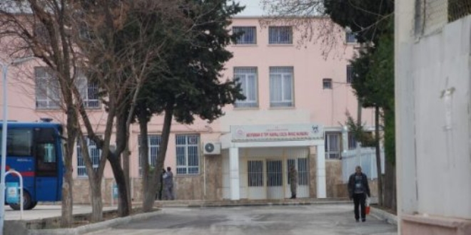 Deprem nedeniyle cezaevi boşaltılacak