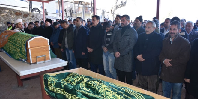 En acı fotoğraf! Anne ve oğlu toprağa verildi