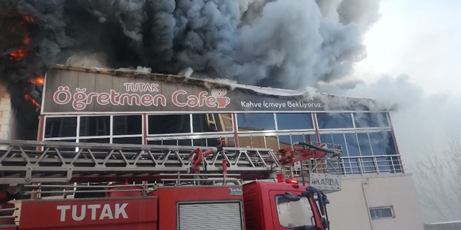 Ağrı'da öğretmenevinde çıkan yangın hasara neden oldu