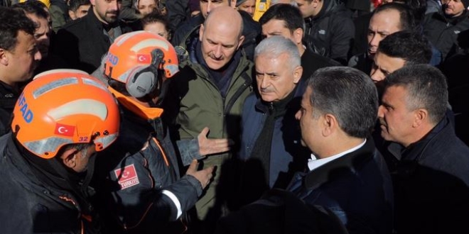 Binali Yıldırım, Doğanyol'da depremzedeleri ziyaret etti