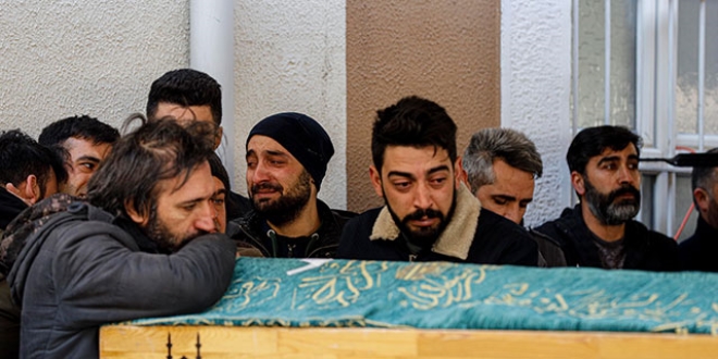 Depremde hayatını kaybeden 7 kişi toprağa verildi
