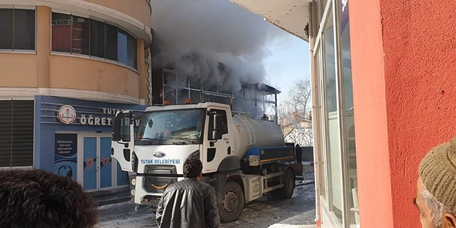 Öğretmenevi kafesinde yangın