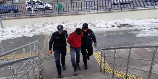 Öğretmeni, yanından bisikletle geçerken taciz etti