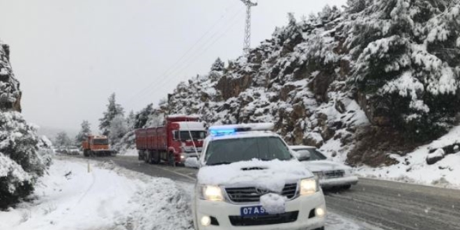 Antalya-Konya kara yolunda ulaşım güçlükle sağlanıyor