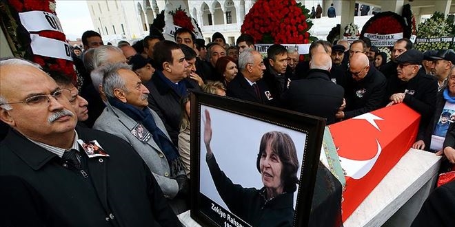 Rahşan Ecevit'in Devlet Mezarlığı'na defni için hazırlanan yasa kabul edildi