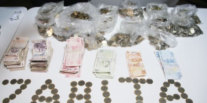 Dilencinin üzerinden çıkan para zabıtaları şaşırttı!