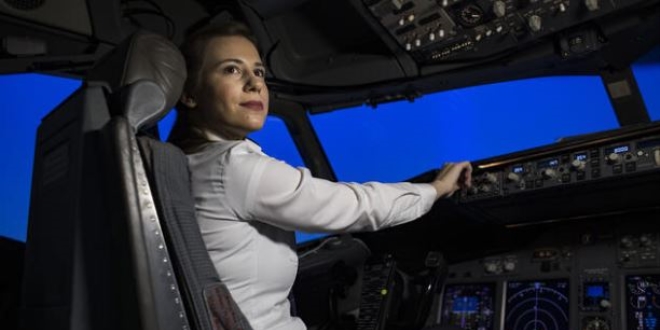 İşte THY'nın en genç kadın kaptan pilotu