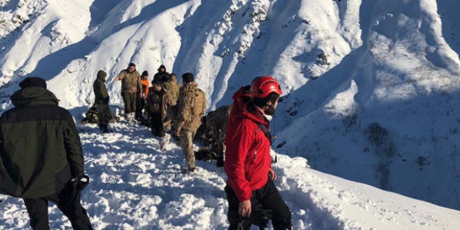 Bingöl'de güvenlik korucusu çığ altında kaldı