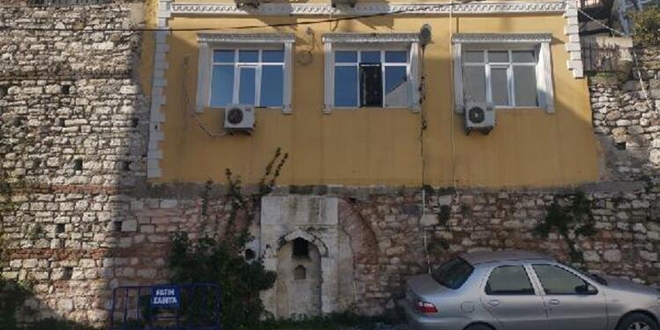 Şaşkına çeviren görüntü; altı tarih üstü otel