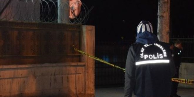 Olaya müdahale eden bekçi, arkadaşını vurdu
