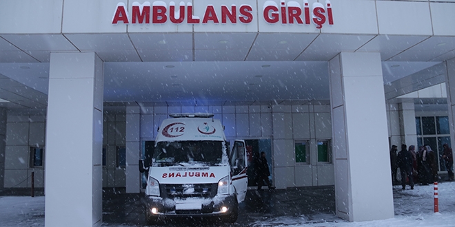 Van'da öğrencileri taşıyan servis devrildi: 15 yaralı