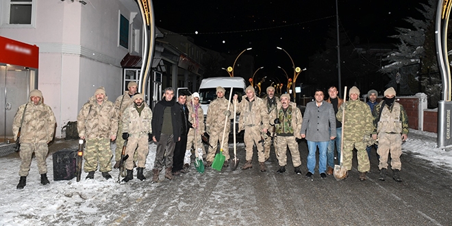 Kürekli güvenlik korucuları çığ bölgesine gönderildi