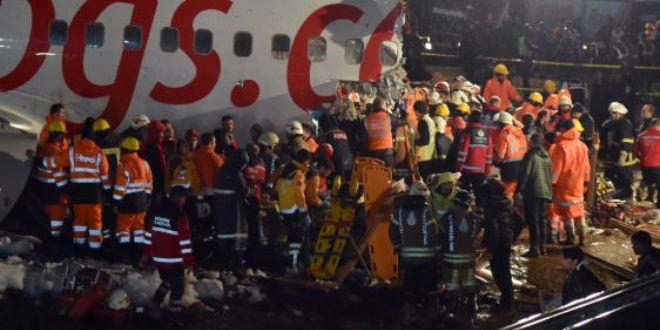 Uçak kazası çalışmalarında bir itfaiye eri yaralandı