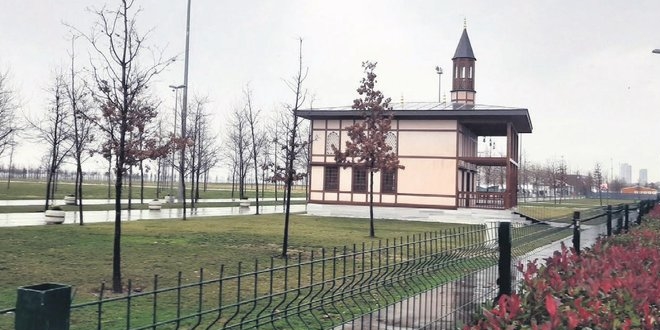 İBB 3 camiyi ibadete kapattı