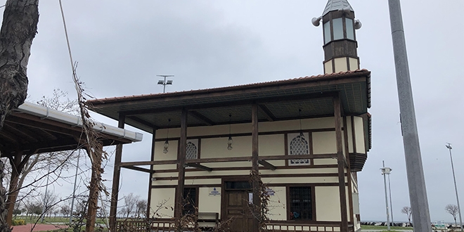 İBB'nin imam kadrosunu iptal edip kilitlediği camiler yeniden açıldı