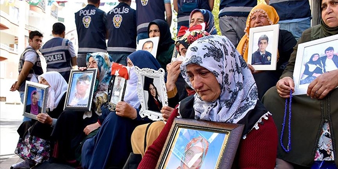 Terr rgtnden kaan kz, Diyarbakr annelerinin oturma eylemine katld