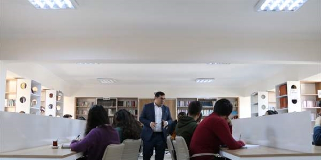 Kütüphane nöbetini kaymakam, hakim ve müdürler tutuyor