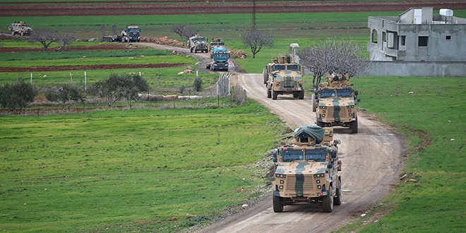 Suriye sınırına 300'ü aşkın araçlık askeri sevkiyat