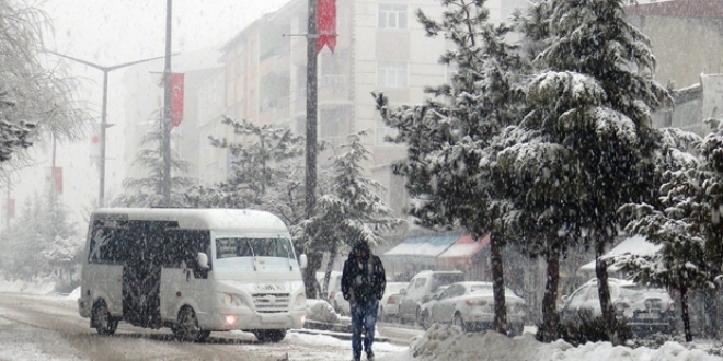 Şırnak'ta yoğun kar yağışı hayatı olumsuz etkiliyor