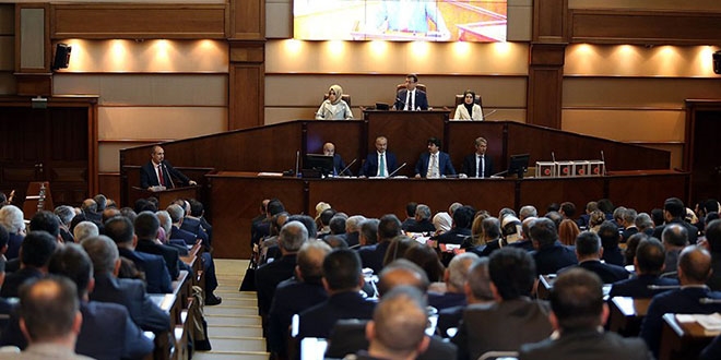 İstanbul'da ulaşım zammı 11'e karşı 10 oyla alındı