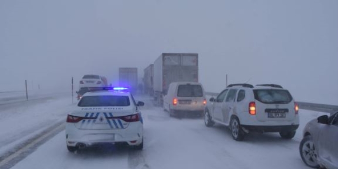 Sivas-Malatya kara yolu ulaşıma kapandı