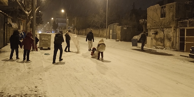 Kahta'ya 5 yılın ardından ilk kez kar yağdı