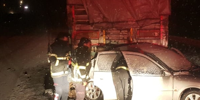 Şanlıurfa'da otomobilin tırla çarpışması sonucu 3 kişi öldü