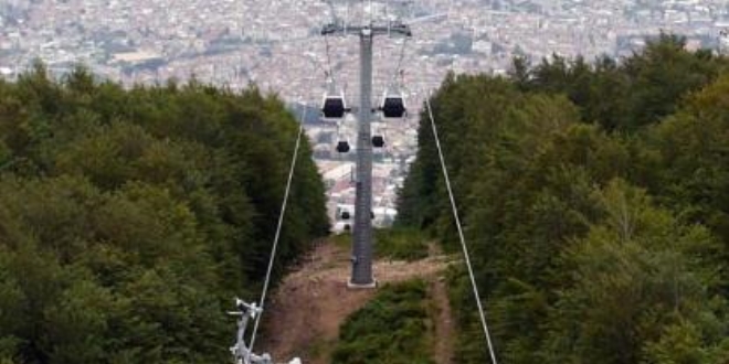 AFAD ipli teleferikle hastayı çay üzerinden geçirdi