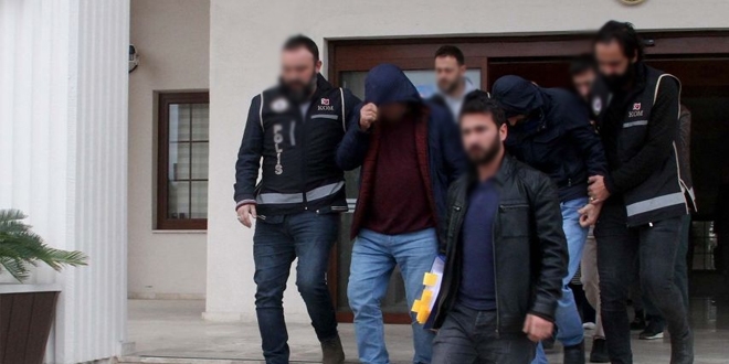 Polis memuru fuhuş operasyonunda tutuklandı