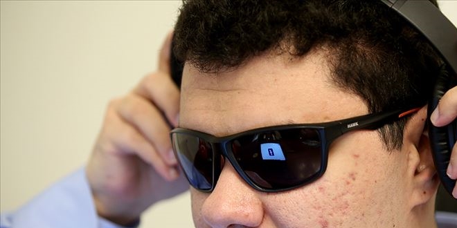 Görme engelli Türk mühendis Facebook'un 'göz bebeği'
