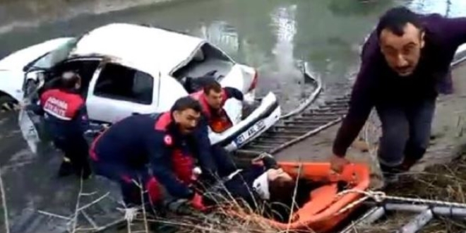 Otomobiliyle kanala düşen hemşire kurtarıldı