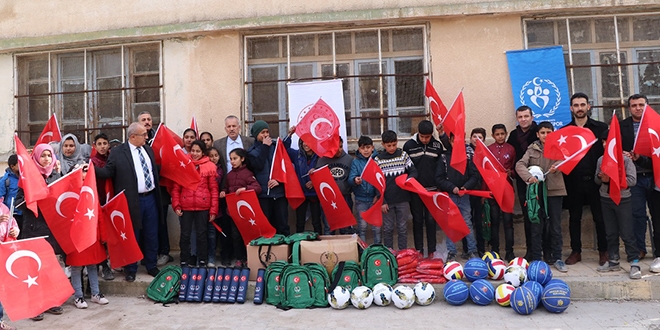 Barış Pınarı Harekatı bölgesinde çocukların yüzü gülüyor
