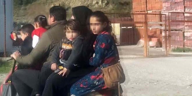 Elektrikli bisiklete 6 kişi binen aile 'pes' dedirtti