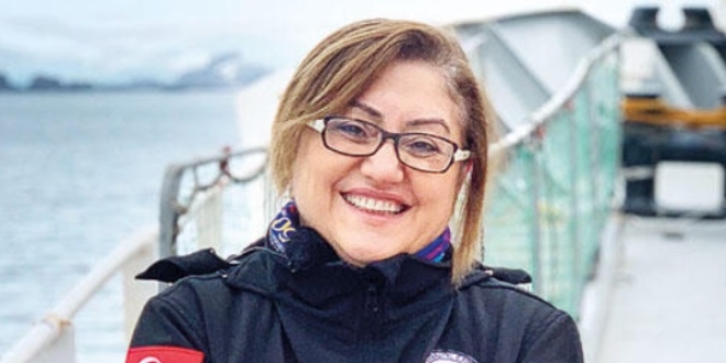 Fatma ahin Antarktika'y anlatt: Dondurucu soukta Antep biberiyle sndk